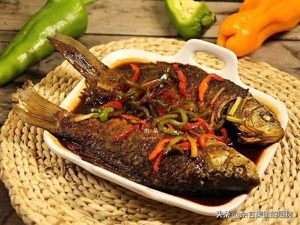 糖醋鲫鱼的做法，一道美味佳肴的烹饪指南，糖醋鲫鱼烹饪指南，美味佳肴的制作方法